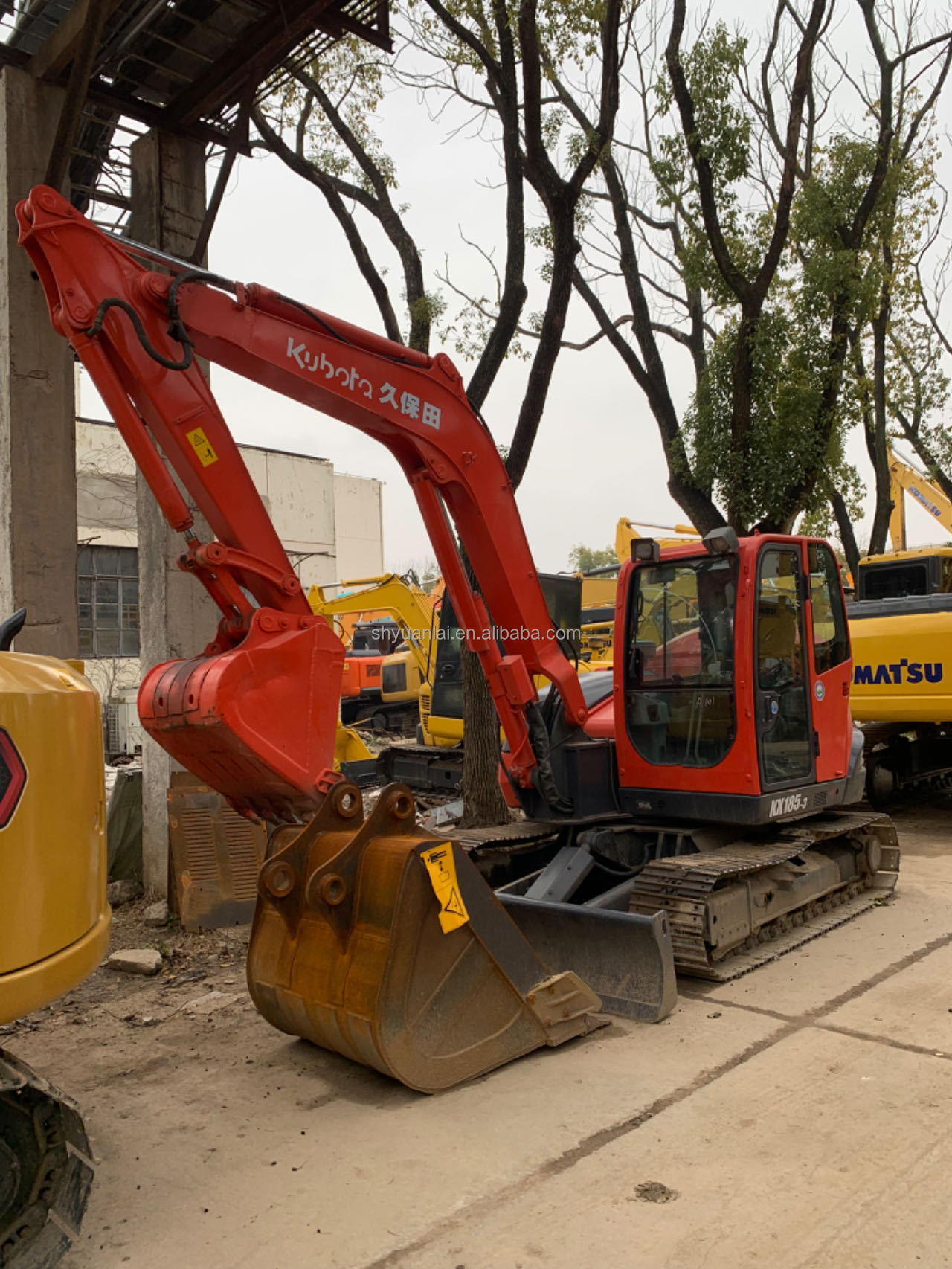 8000 KG Kubota185-3 Excavator with 0.35m3 Bucket Capacity and Mild Steel Construction