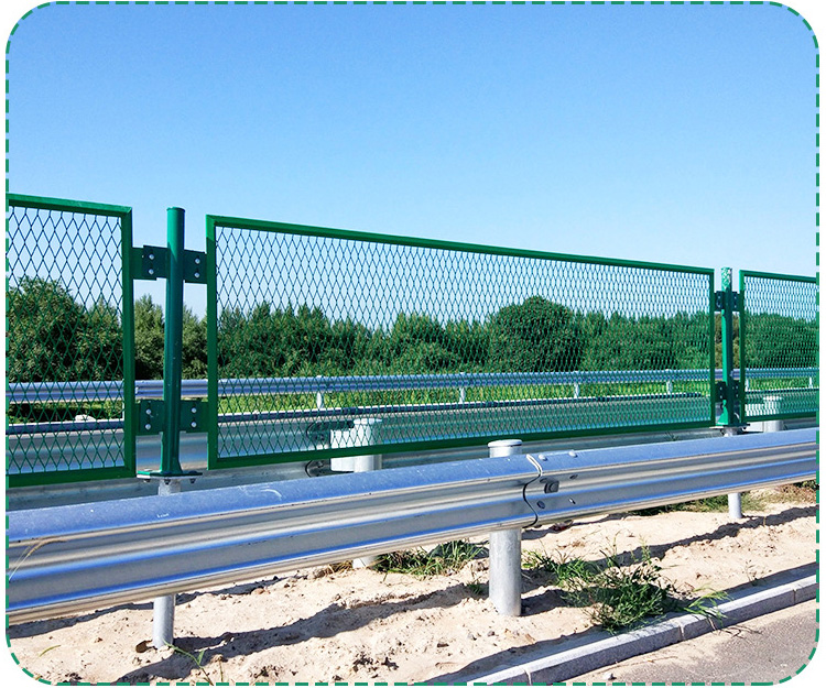 Roadway Safety Galvanized Powder Coated Anti-Glare Barbed Wire Fence For Highways