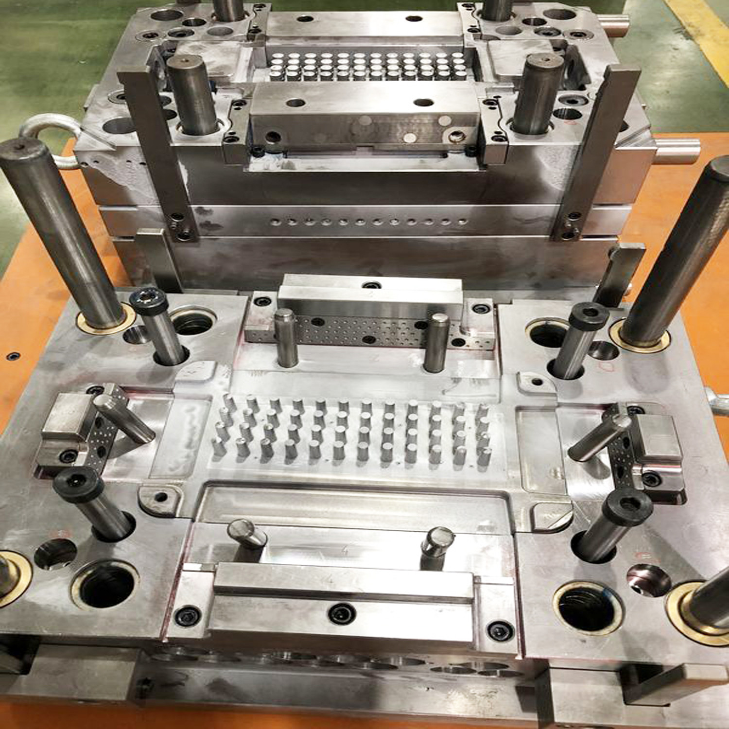 Durable PP PC ABS Injection Mould with Hot Runner System and S136 Material