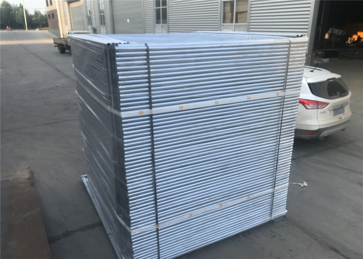 2100*2400mm OD 40mm wall thick 1.6mm pr-galvanized Cold Zinc painted temporary fencing panels