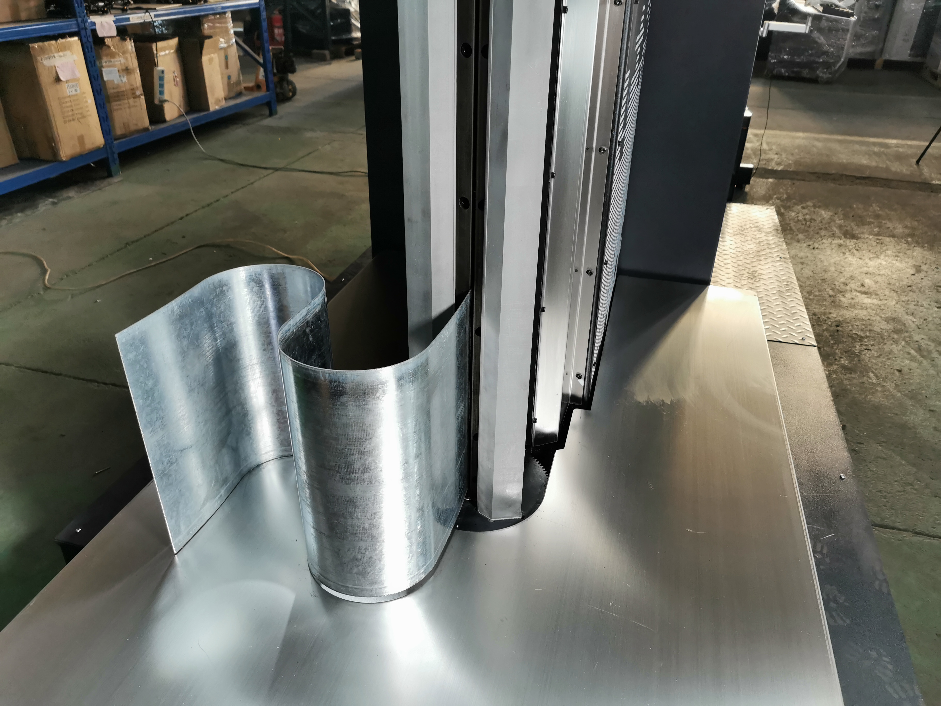 ET80 The Perfect CNC Bending Machine for Large Letters in Outdoor Advertising by Ejon
