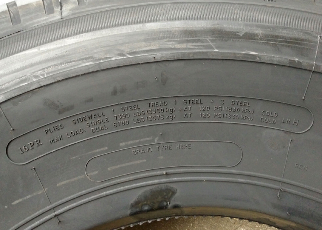 Stone Ejection Design Highway Truck Tires 12R22.5 With Four Straight Grooves