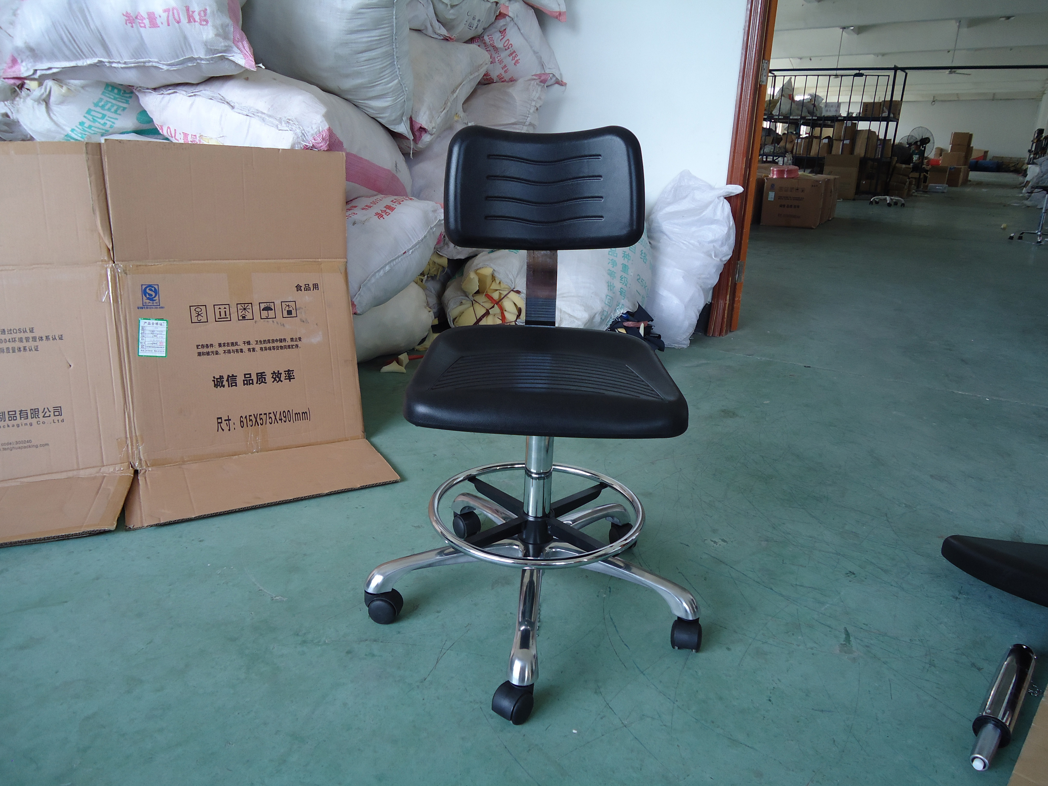Anti Punctures ESD Safe Chairs Five Star Feet Radius 320mm For EPA Work Area