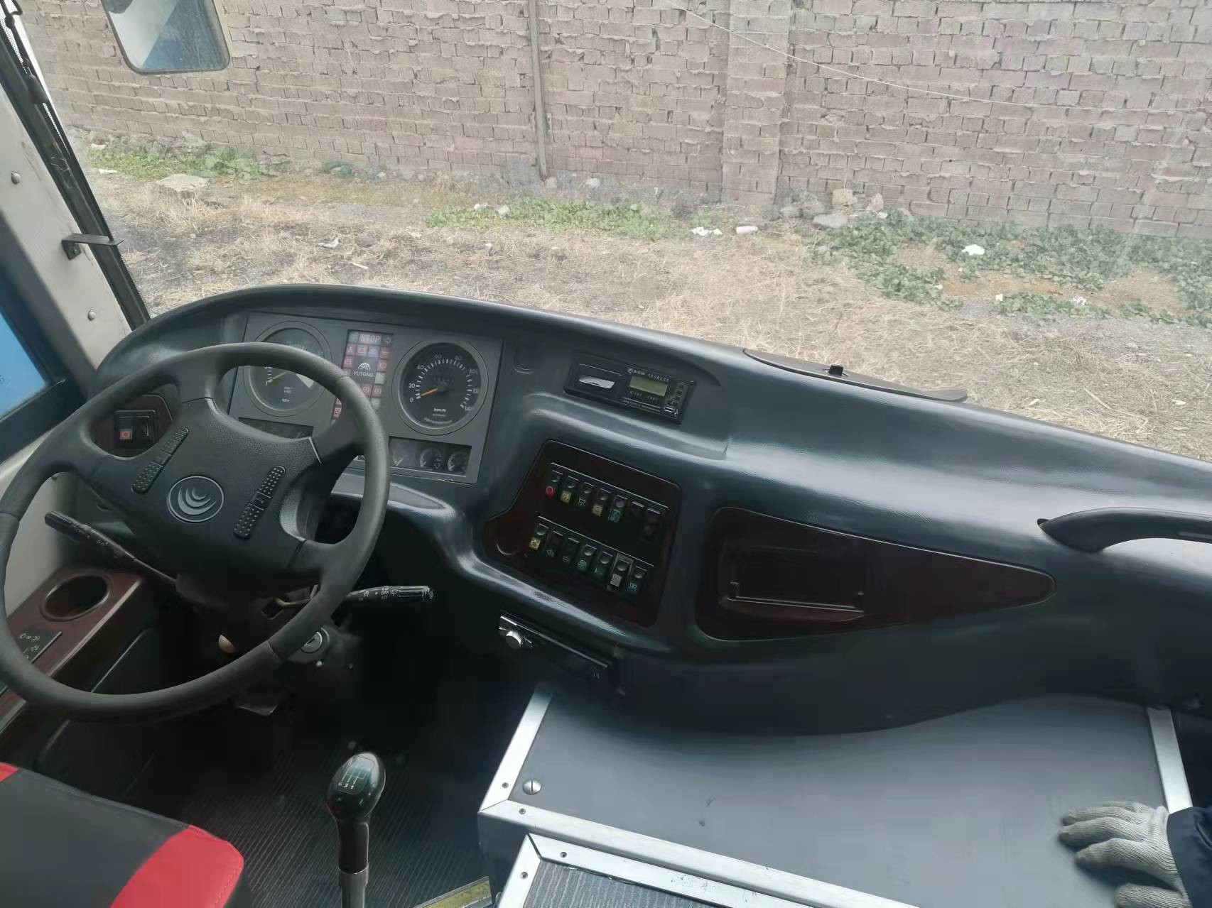 Used Tour Bus Front Engine Yutong 53-65seats Right hand drive Yuchai engine ZK6116D