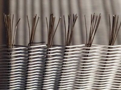 This piece of rigid mesh is composed by bend wires in weft and seven stainless steel wires in warp.