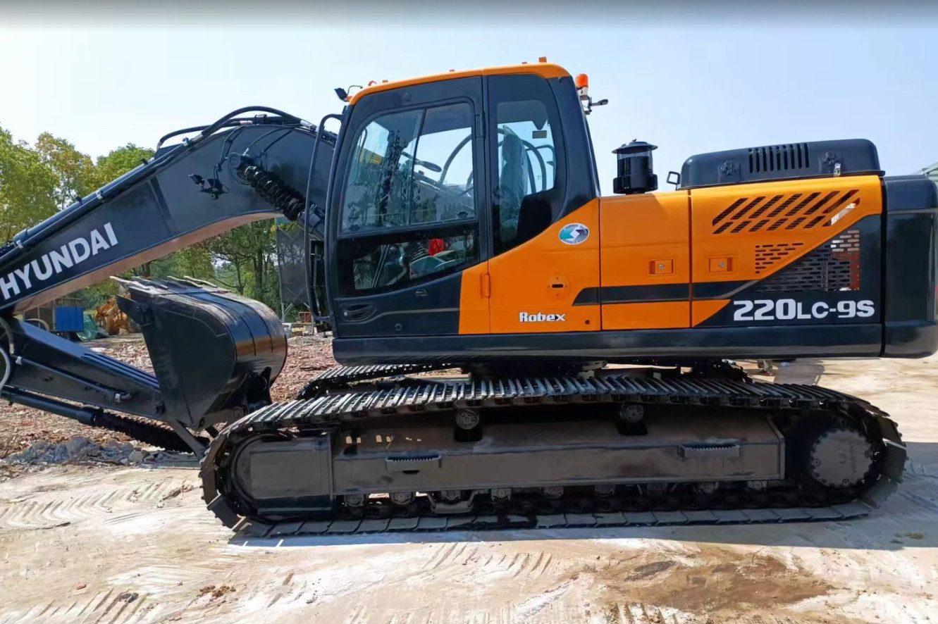 Hyundai 220-9s Used Hydraulic Crawler Excavator 20T Secondhand Earth Moving Machine