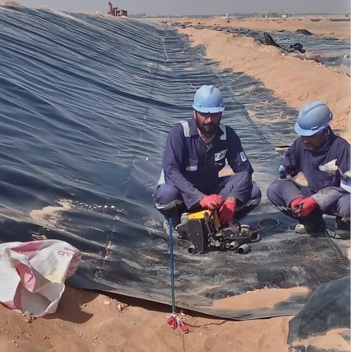 Smooth or Textured Surface HDPE Geomembrane Pond Liner for Dam Project in South Africa