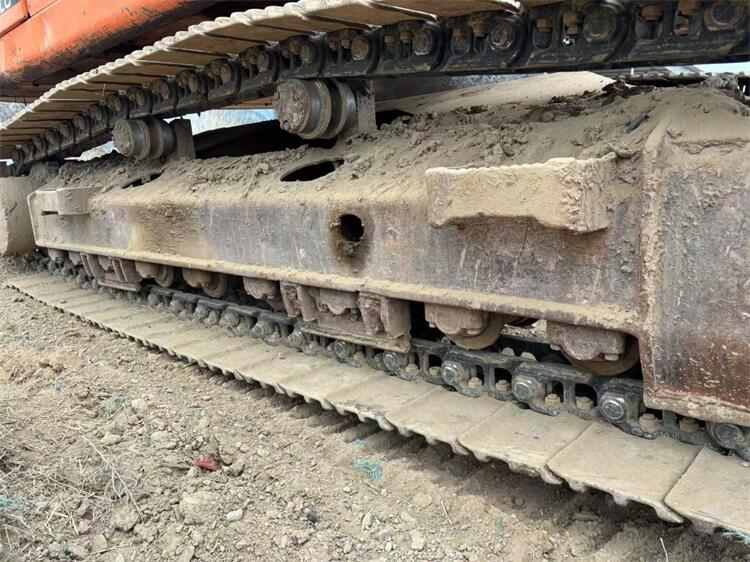 Korea Made Doosan DX225 Crawler Excavator with 1.05m3 Bucket Capacity and 115KW Power
