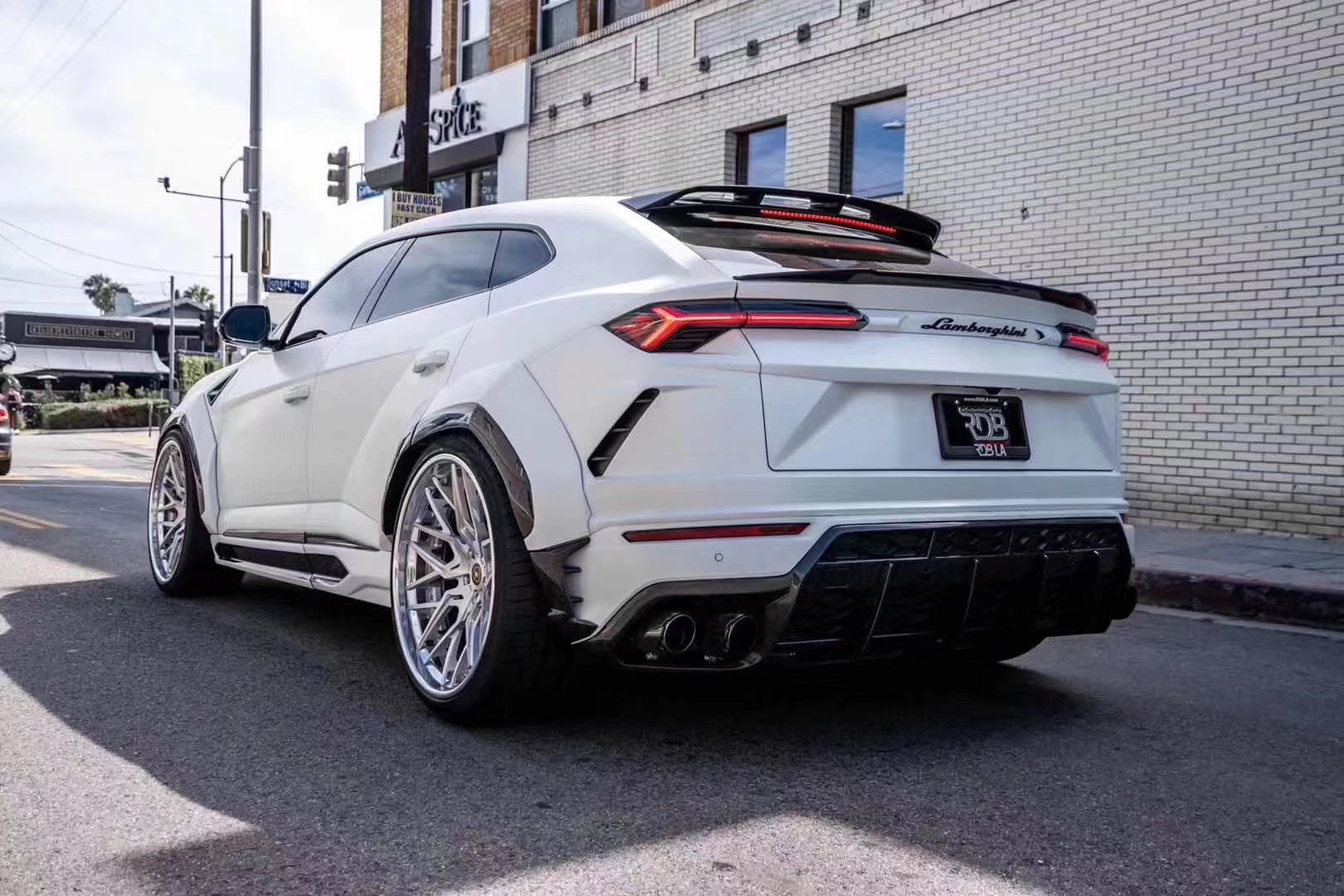Auto Parts for Lamborghini Urus Body Kit Urus Upgrades 1016-style Front Scoop Diffuser Spoiler Widebody Kit