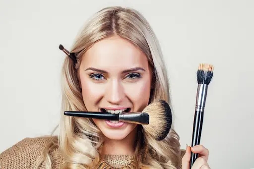 Vonira New Arrival Biodegradable Corn fiber Makeup Powder Brush With Grey Aluminum Ferrule Eco Freindly Wooden Handle
