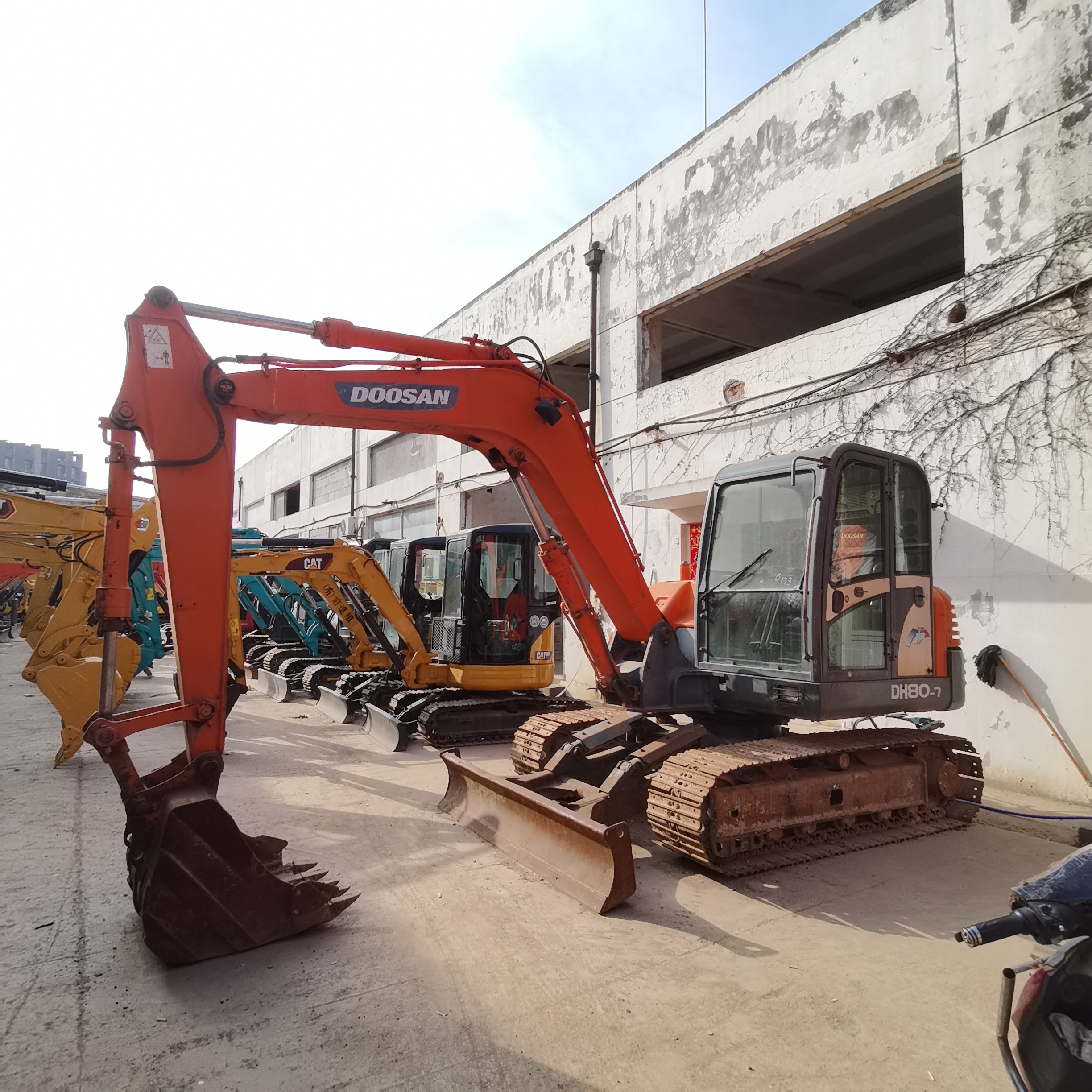 Original Doosan Dh80-7 Dx75 Dx60 Dx55 Mini Excavator with 0.28m3 Bucket Capacity