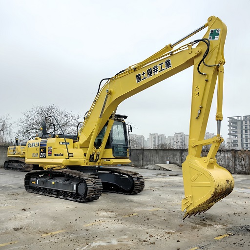 Good Condition 22 Ton Komatsu PC200-8 Excavator at Lower with Cummins Engine from Japan