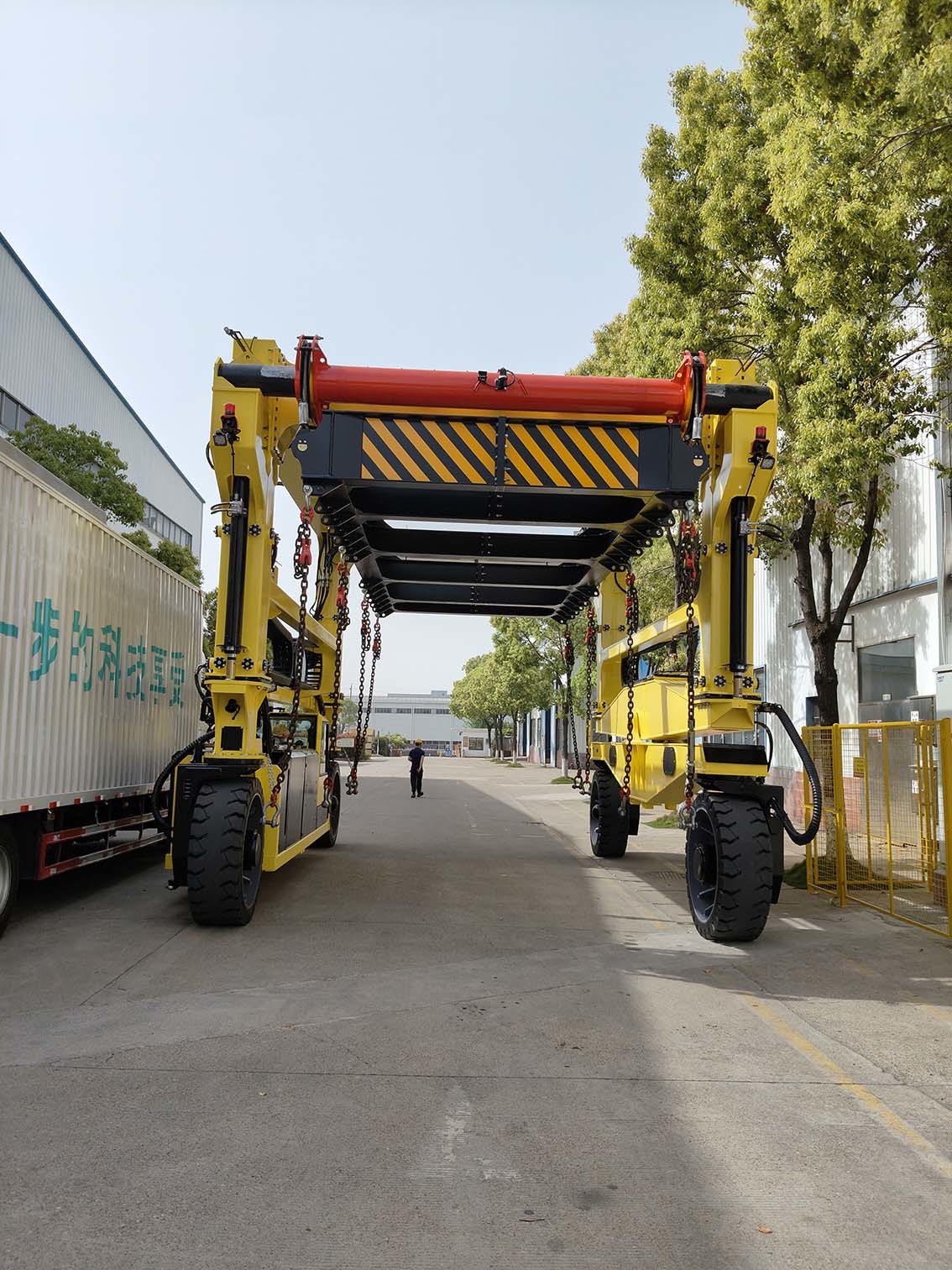 SPEO Straddle Carrier Heavy-Duty Handling for Oversized Cargo