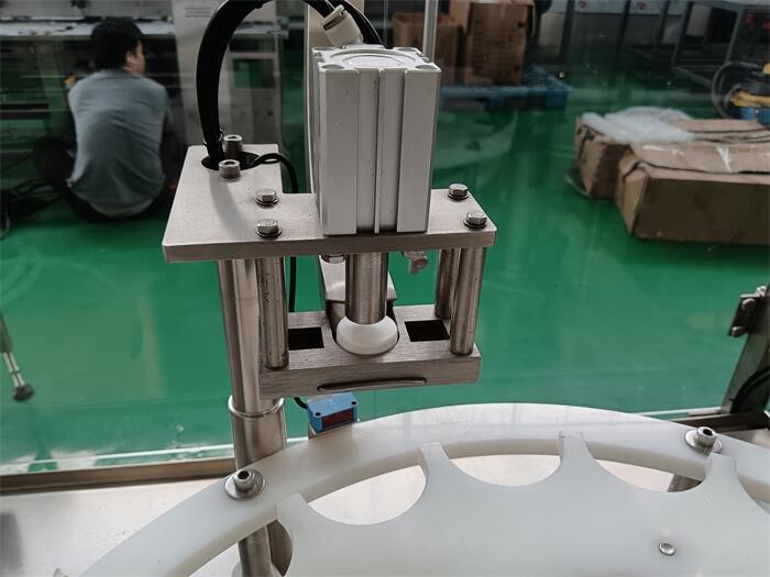Pharma Bottle Filling And Capping Machine With Peristaltic Pump Or Ceramic Pump