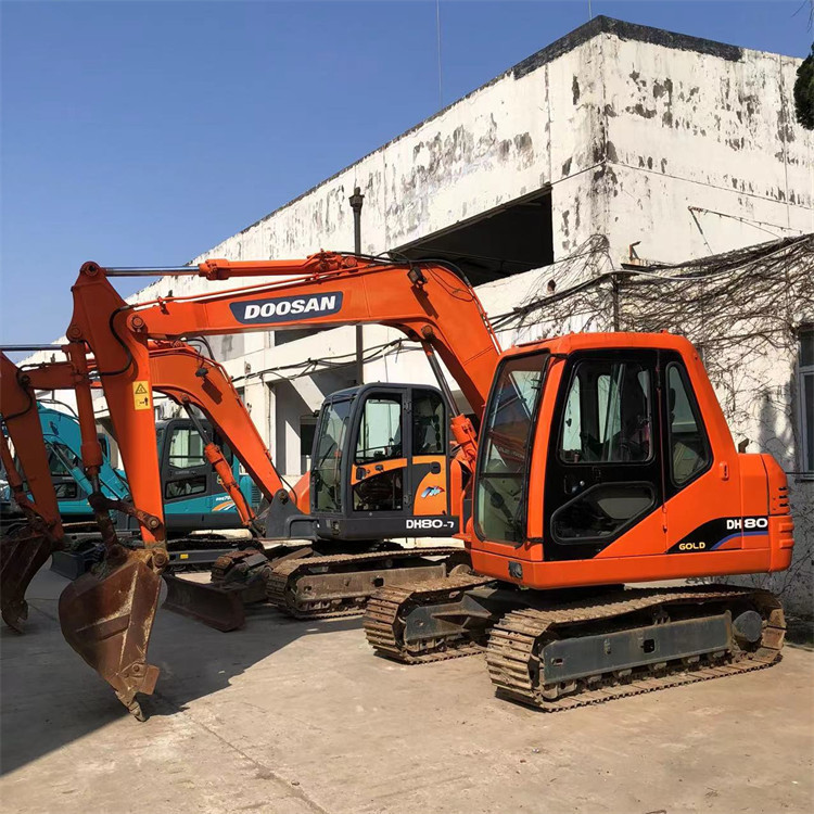 Doosan DH80 8 Ton Excavator in Good Condition with 0.28 m3 Bucket Capacity from Korea