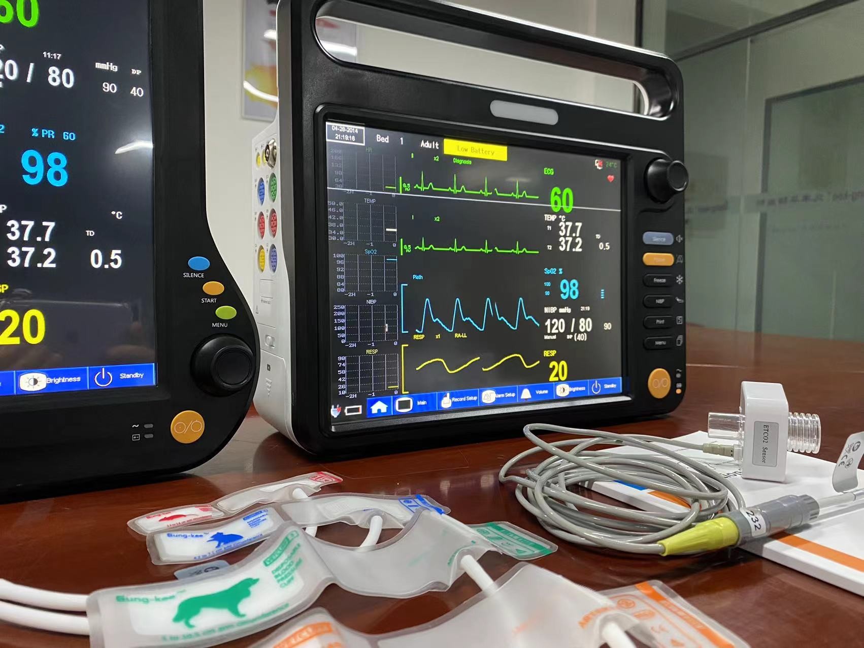 12.1" Portable Veterinary Multiparameter Monitor For Veterinary Surgical