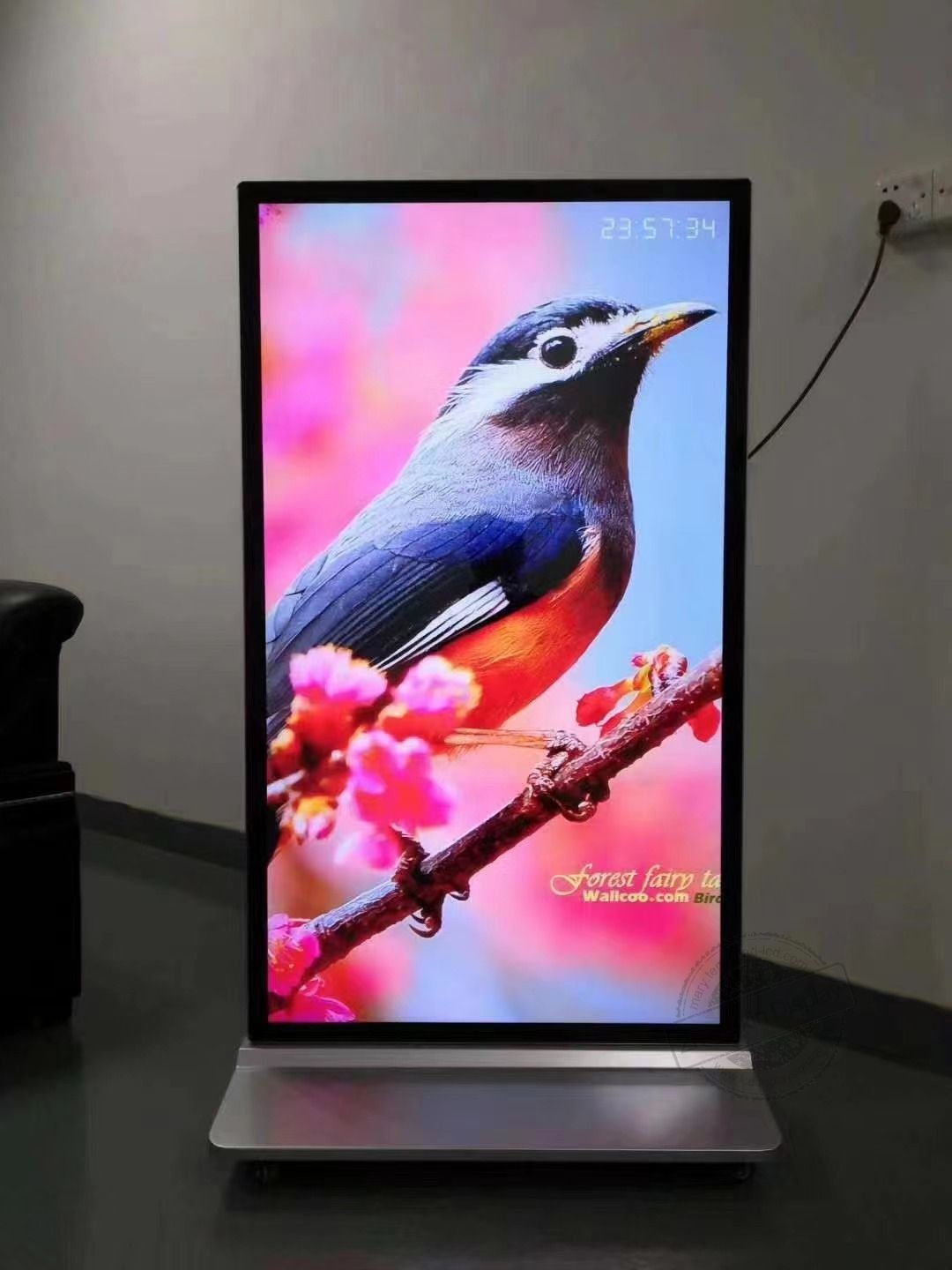 86inch 3840*2160 Interactive Lcd Free Standing Monitor 4000 1 Contrast Ratio 8GB-32GB Storage 2GB-16GB RAM