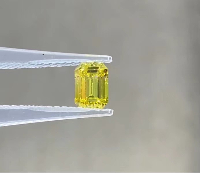 Loose HPHT Lab Created Yellow Diamond Emerald Cut IGI Certificated