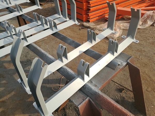Conveyor Spare Sparts 35 Degree Groove Angle Roller Idler Frame Trough Model