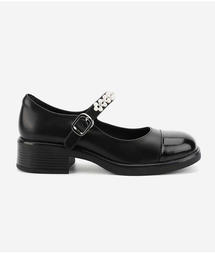 Round Head Wrap Toe Womens Leather Flat Shoes Black And White Stitching