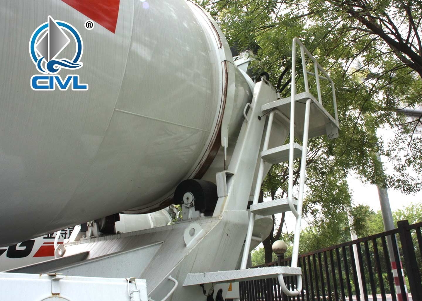 Sinotruck 6 x 4 Euro II 336 HP Engine Cement Mixer 12m3 Truck Concrete Mixing Equipment