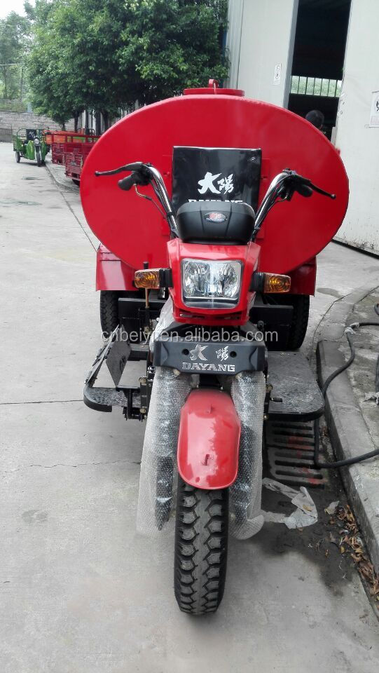Heavy Duty Green Five Wheel Diesel Water Tank Tricycle with 50*100 Frame in Peru