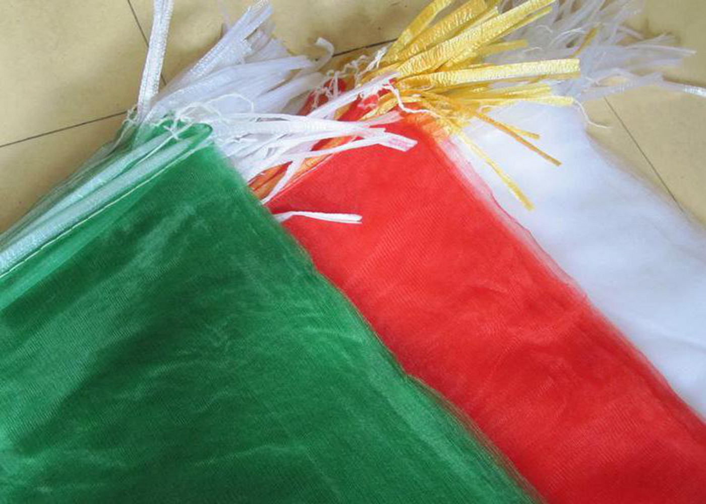 Leno Potatoes Packing Industrial Mesh Bags , Net Bags For Produce Recyclable