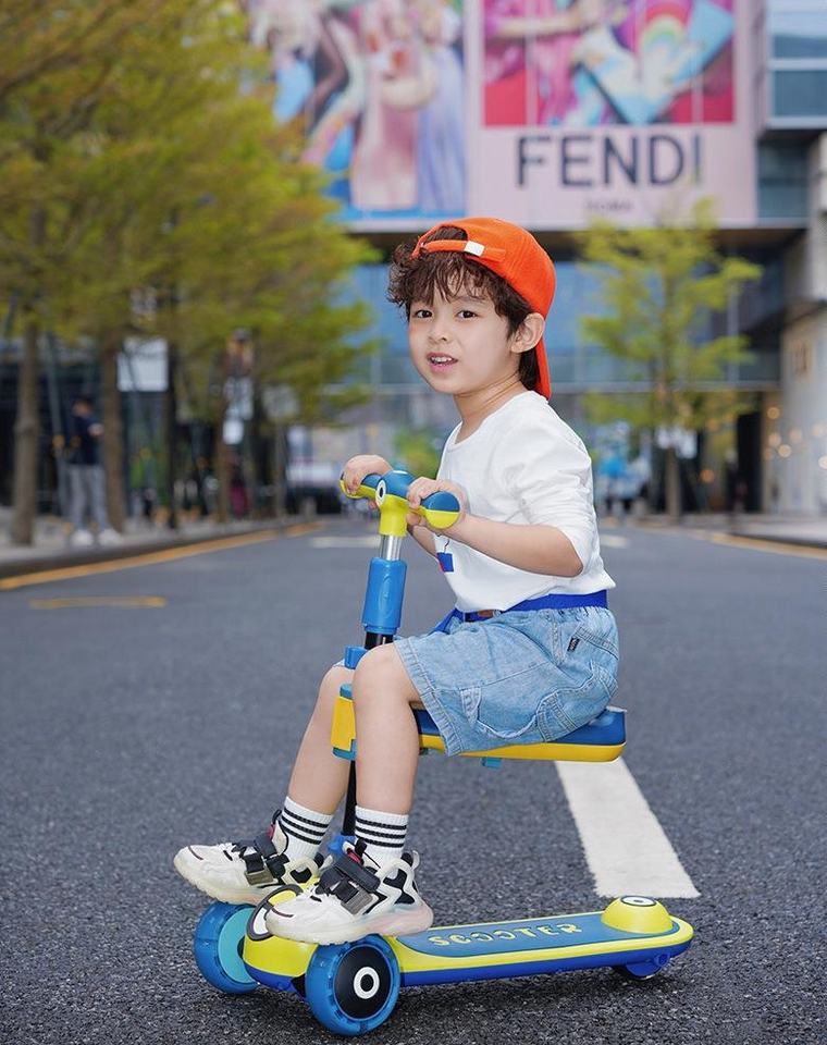 One-Button Folding Soft Leather Seat 3 Wheel Ride On Scooter Car for Kids and Durable