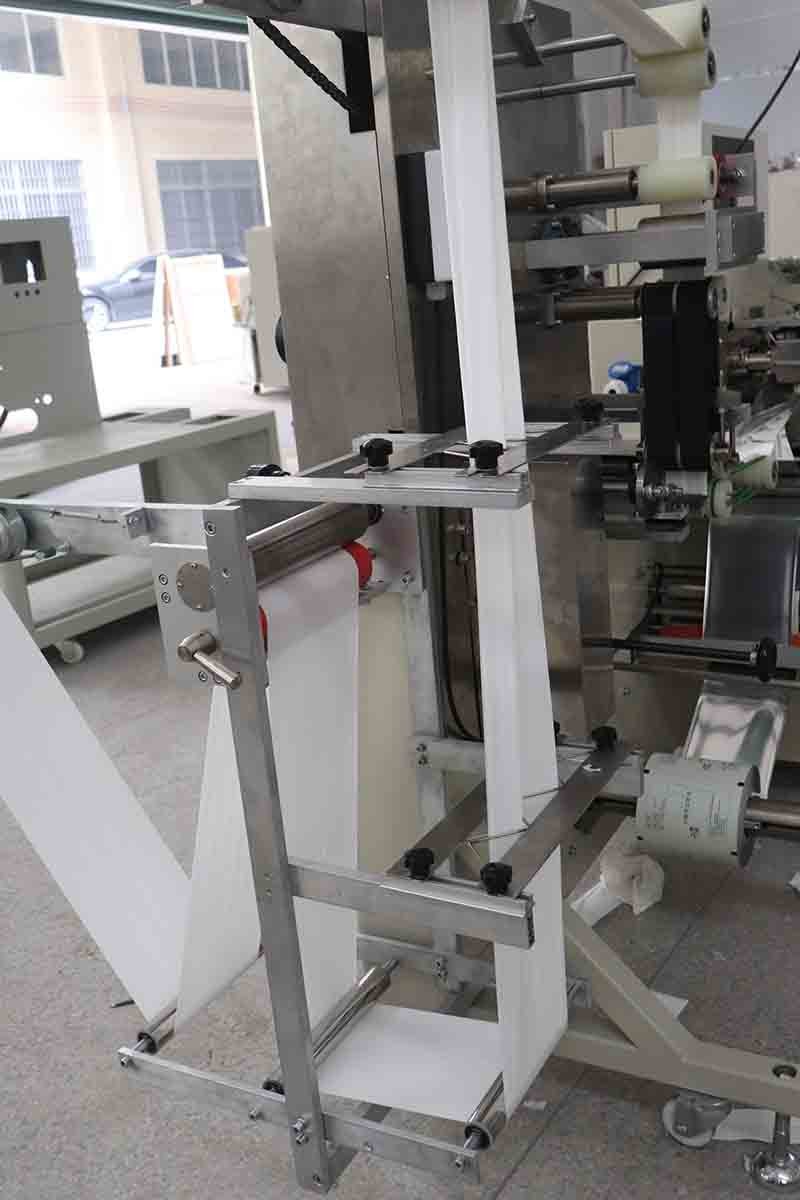 3.8KW Wipes Packaging Machine Individual Alcohol Wipe Packing Line