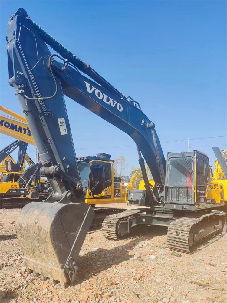Volvo240 24TON Crawler Excavator with 1.2M³ Bucket Capacity and Wonderful Condition