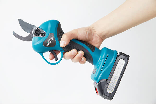 Battery Powered Cordless Electric Pruner Shears 2H Charging Electric Garden Pruners