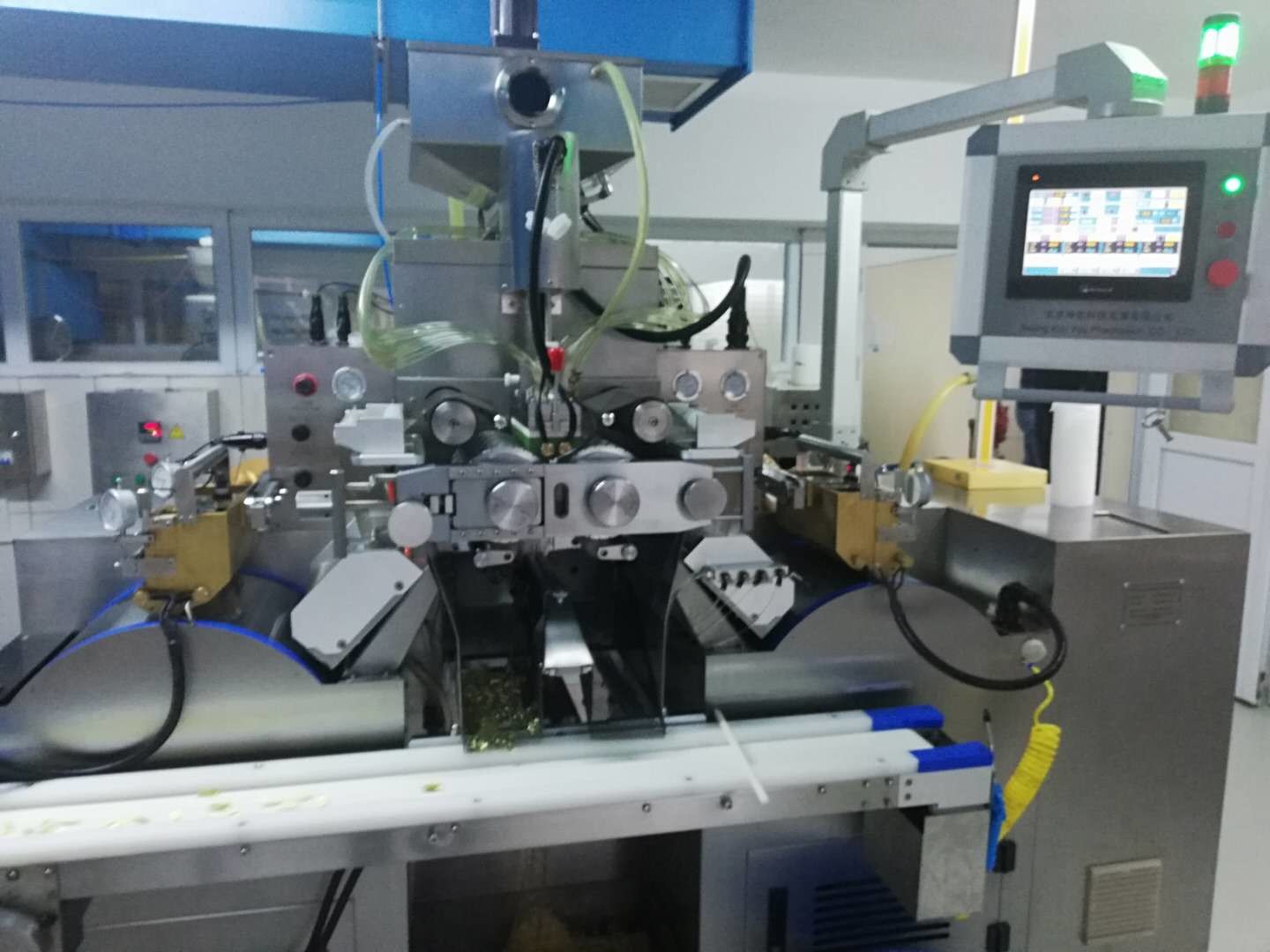 Large Scale Soft Capsule Automatic Vgel Encapsulation Machine For Starch Erkang Carrageen