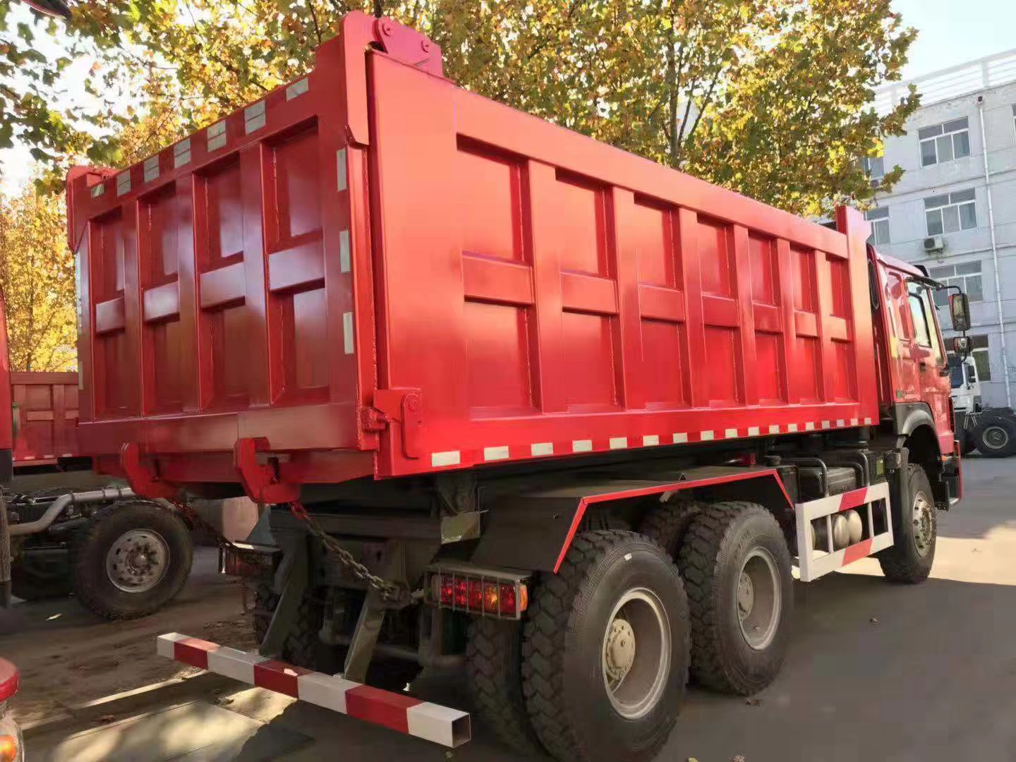 Second Hand HOWO 8x4 35-40 Ton Tipper Truck for Construction Mine in Good Condition