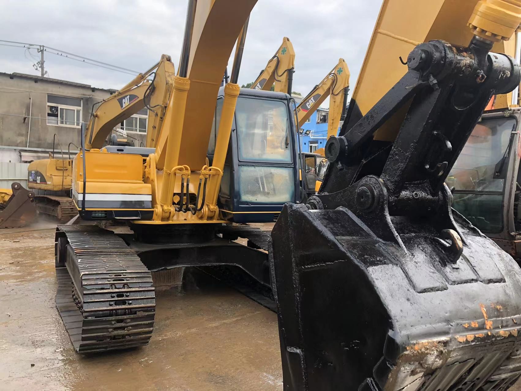 Crawler Type Used Kobelco Excavator SK200-3 SK200-4 SK200