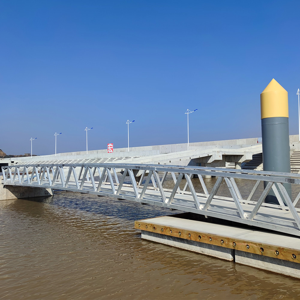 Customizable Floating Dock Marine Aluminum Gangways Ramps With UHMW Rollers And Handrails