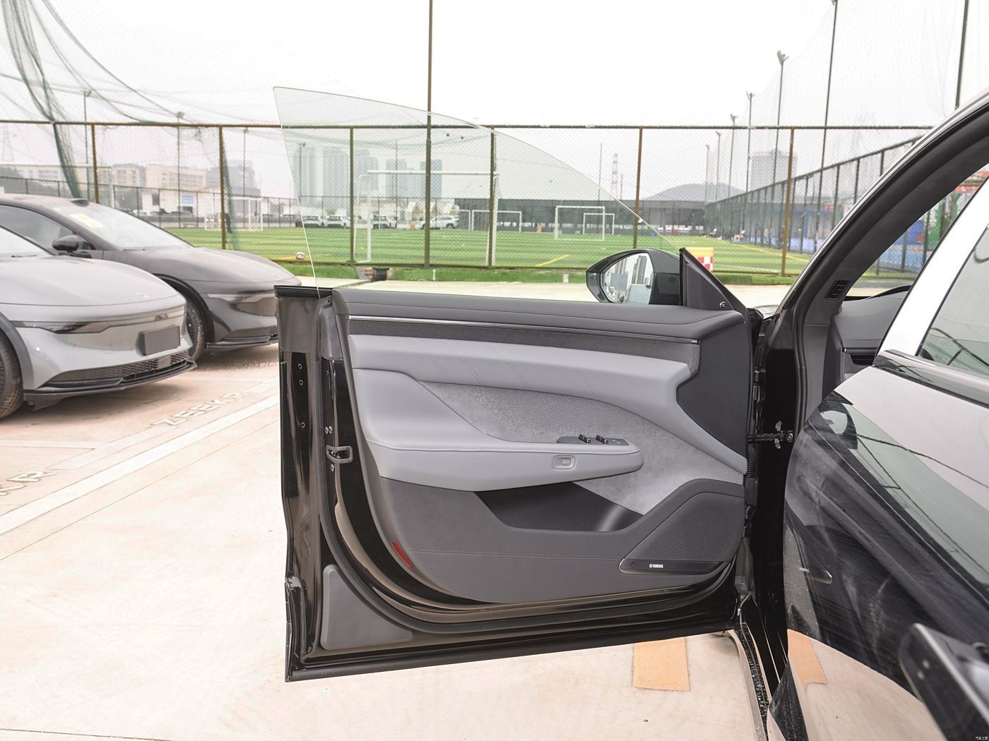 Zeekr 001 New Model 750 Km Long Range Limousine Electric Car with 0.25 Hours Charging Time and Pure Electric Energy with Big Space