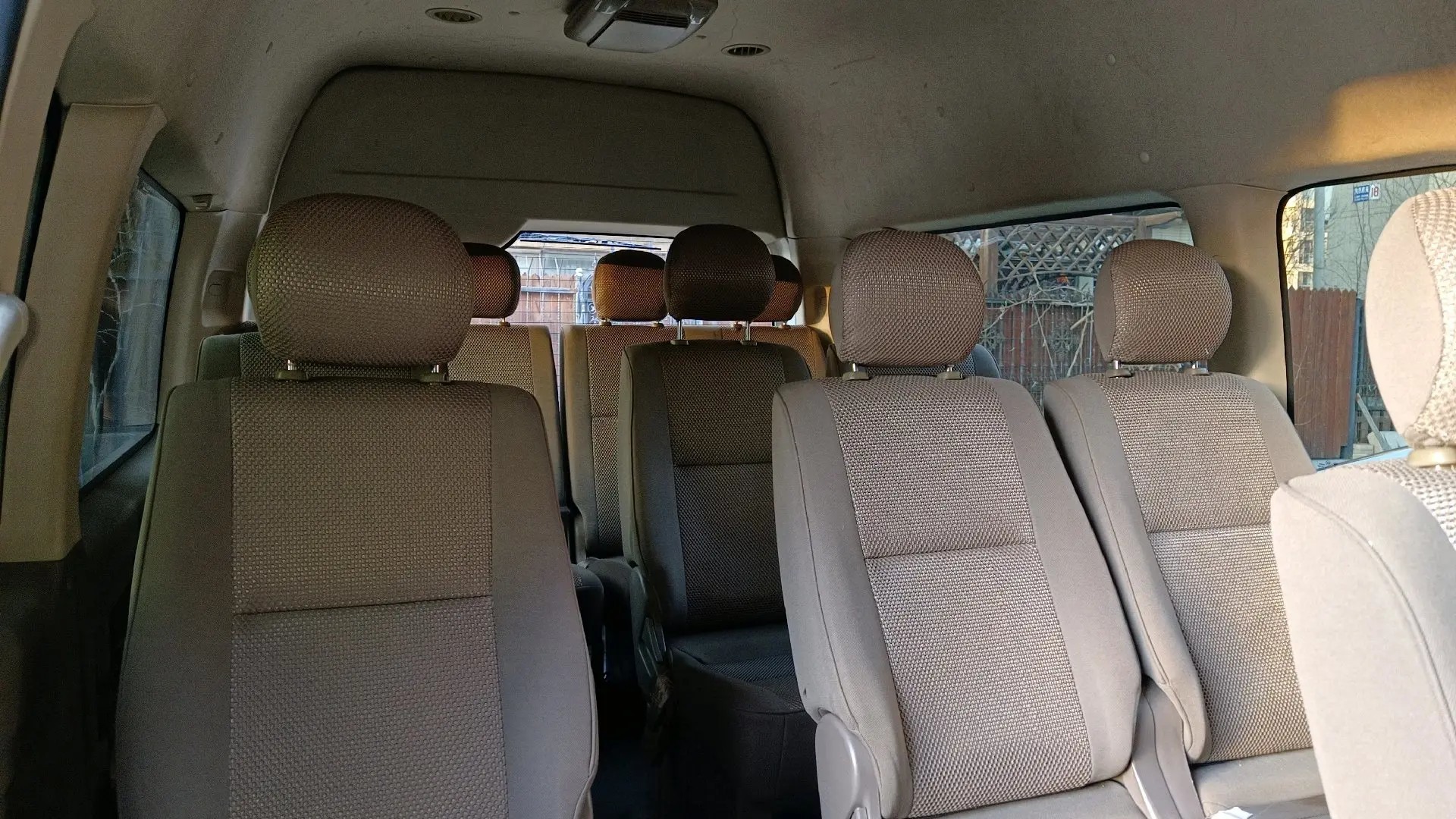 Used Shuttle Vans 15 Seats Higer Minibus KLQ6540 External Swinging Door Champagne Color Front Engine