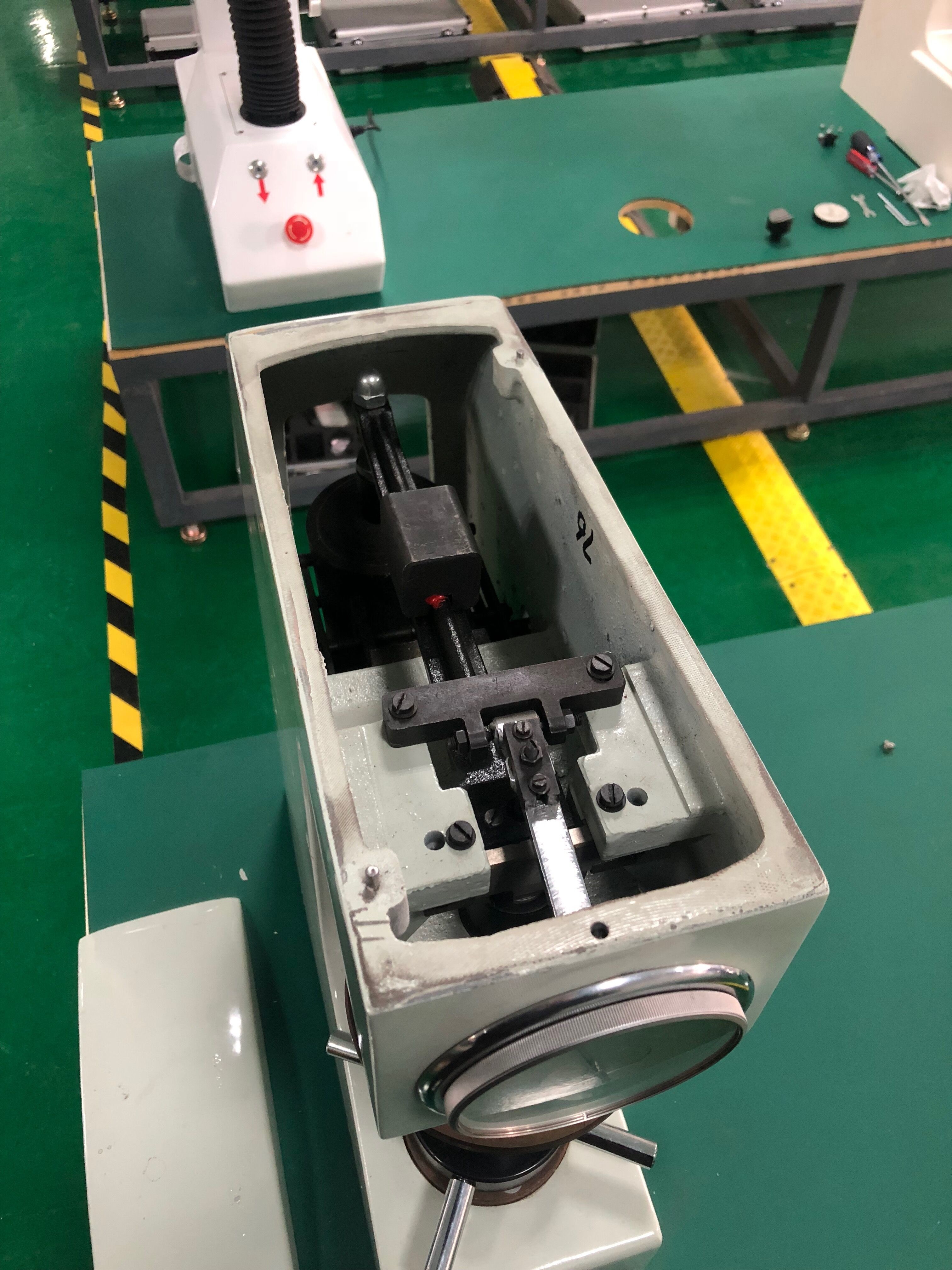Small Load High Definition Brinell Hardness Tester With Motorized Turret