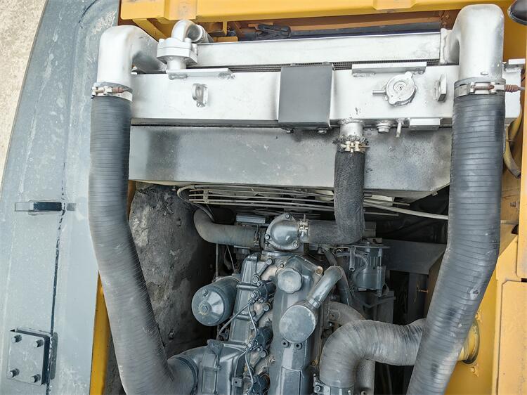 The ORIGINAL Used Hyundai Crawler Excavator R220 with 1.05m3 Bucket Capacity in Shanghai