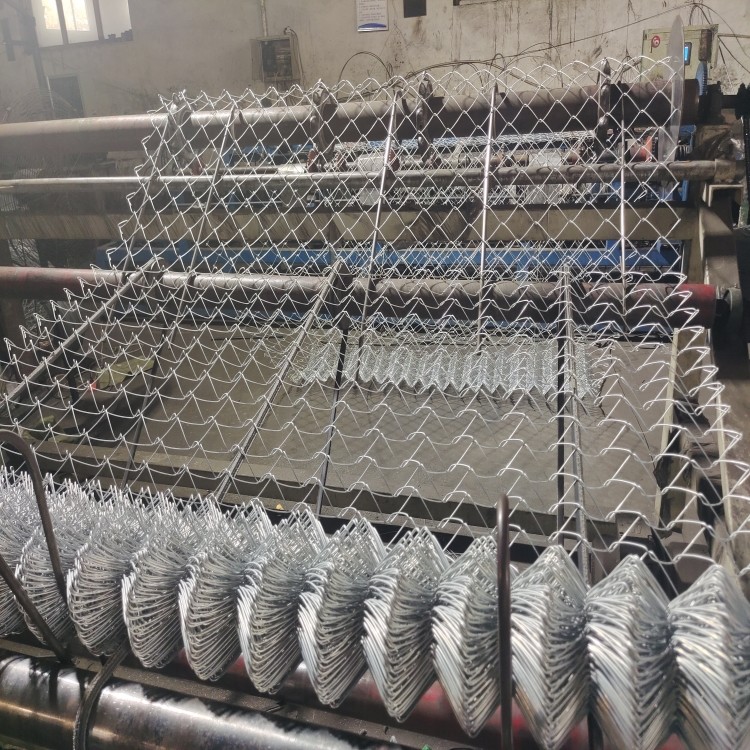 1.8m High Pasture Aluminum Chain Link Fence Woven Anti Theft Diamond Mesh