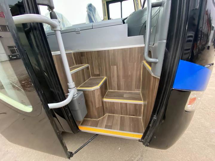 4 6L Engine Capacity Used Bus 57 Seats Front Engine Buses with Seats
