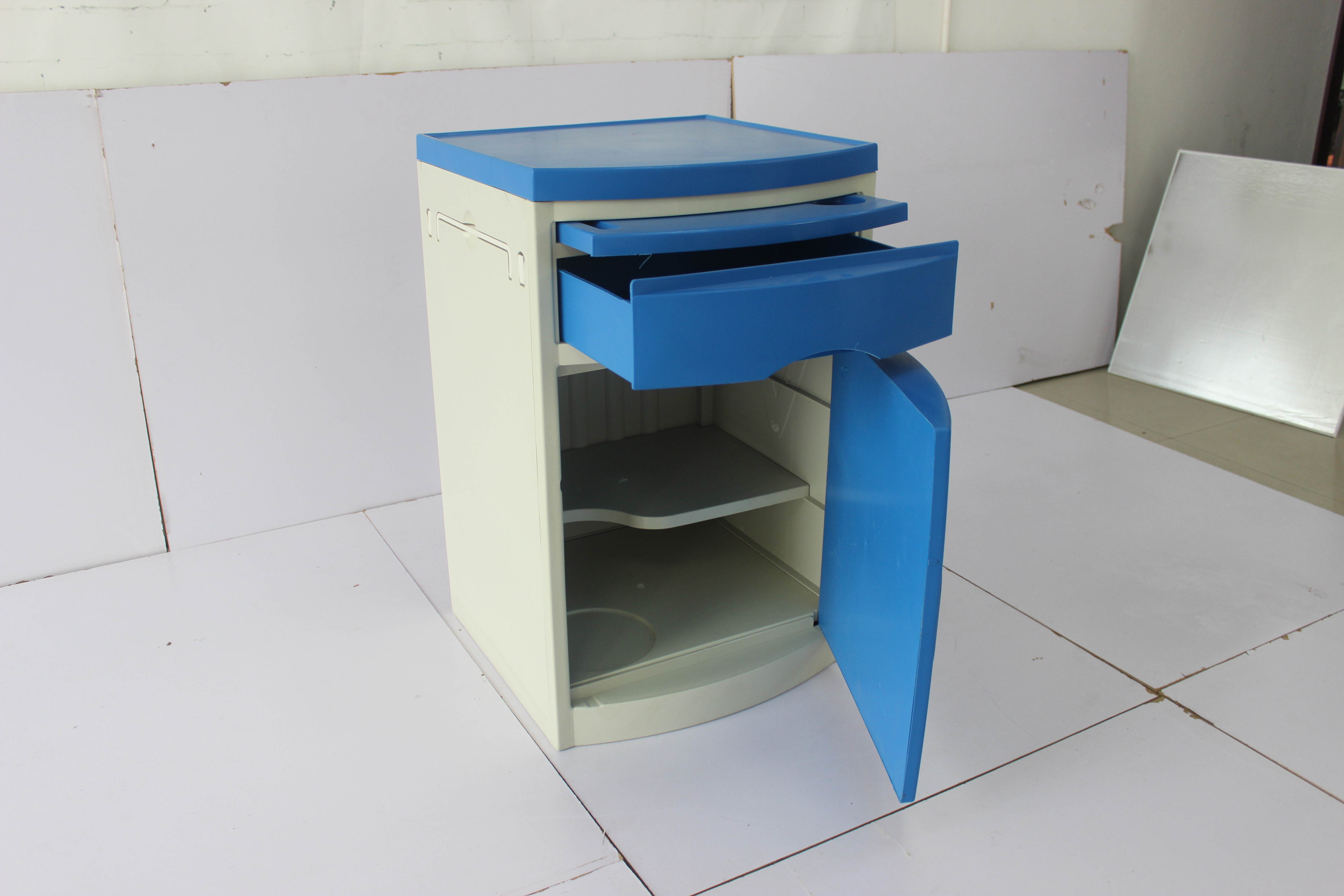 50KG Loading Tray ABS Hospital Bedside Cabinet With Lock