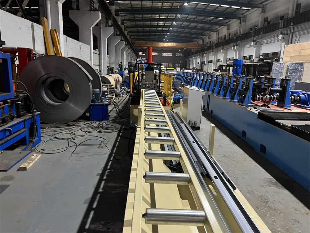 PLC Control Stud And Track Roll Forming Machine With Hydraulic Cutting 8m/Min