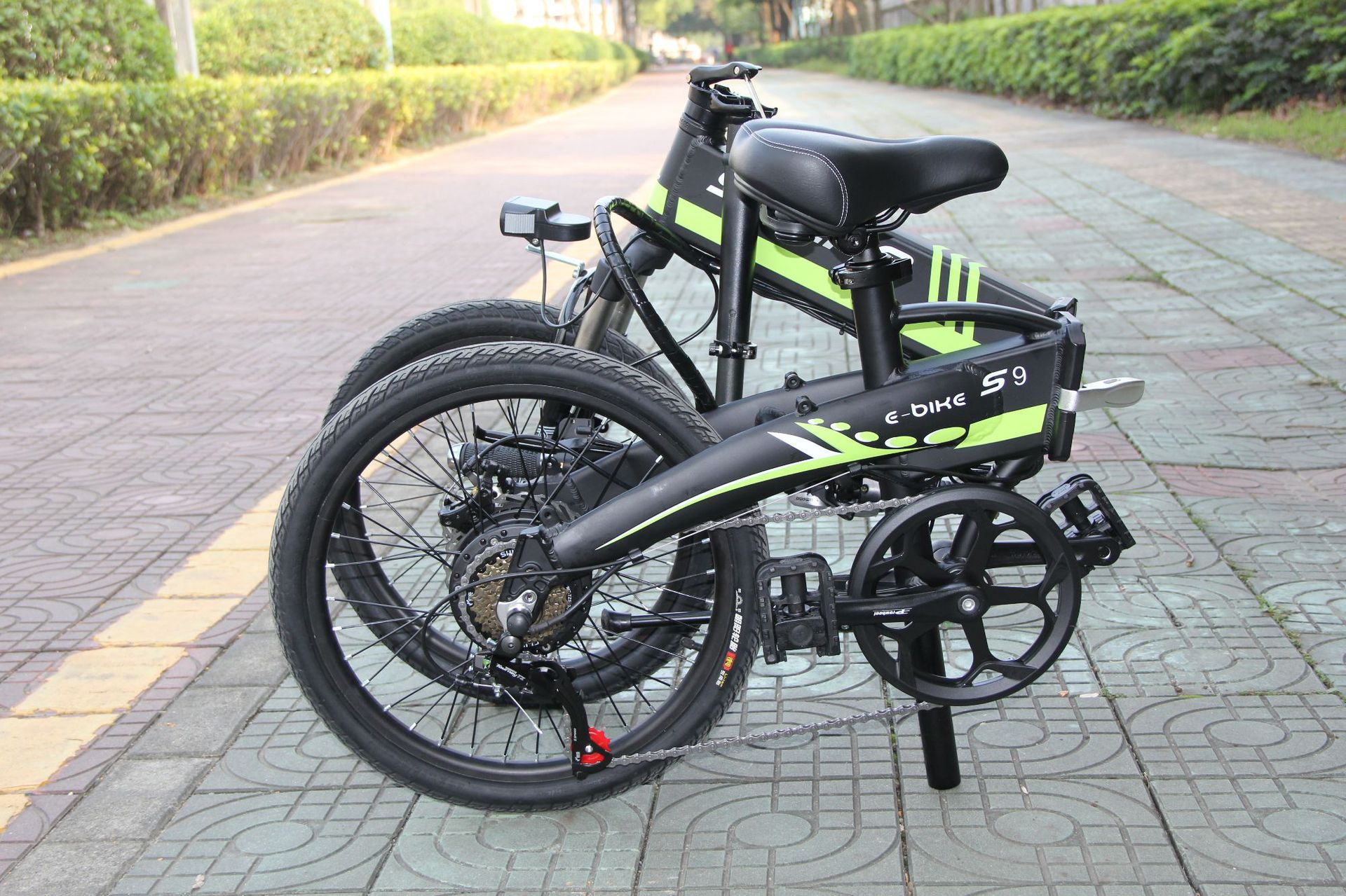 350W 500W Motor 20 Inch Electric Bike LCD Display Rear Drive Motor