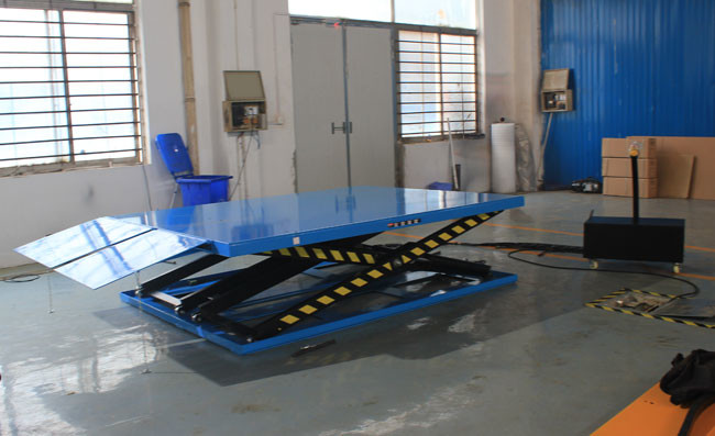 2000× 2600mm Hydraulic Pump Electric Lift Table 2500kg 5511lbs Scissor Type Loading