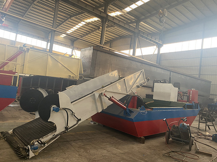 5km/h Driving Speed Hydrophyte Harvester Vessel for Aquatic Plant Harvesting Solutions
