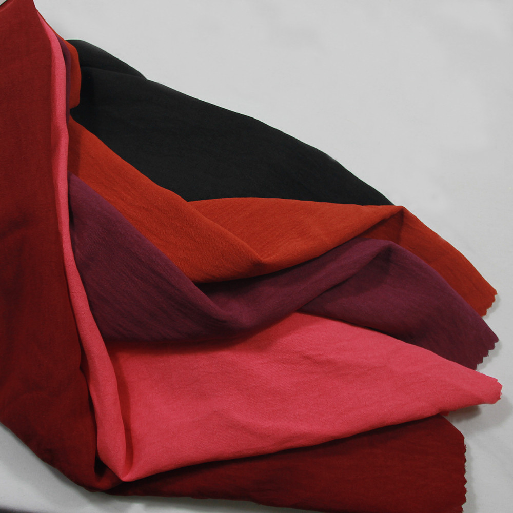 CEY Fabric 100% Polyester Easy Care Soft Hand Felling High Color Fastness Breathable for Women's Wear