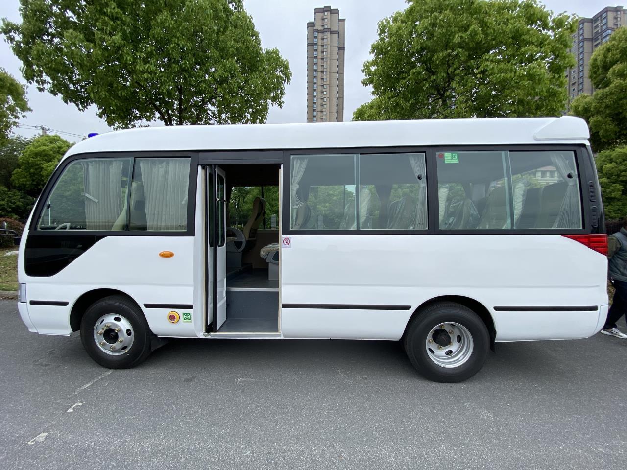 20 Seats RHD LHD Coaster Bus with EURO 3 Emission and Manual Transmission