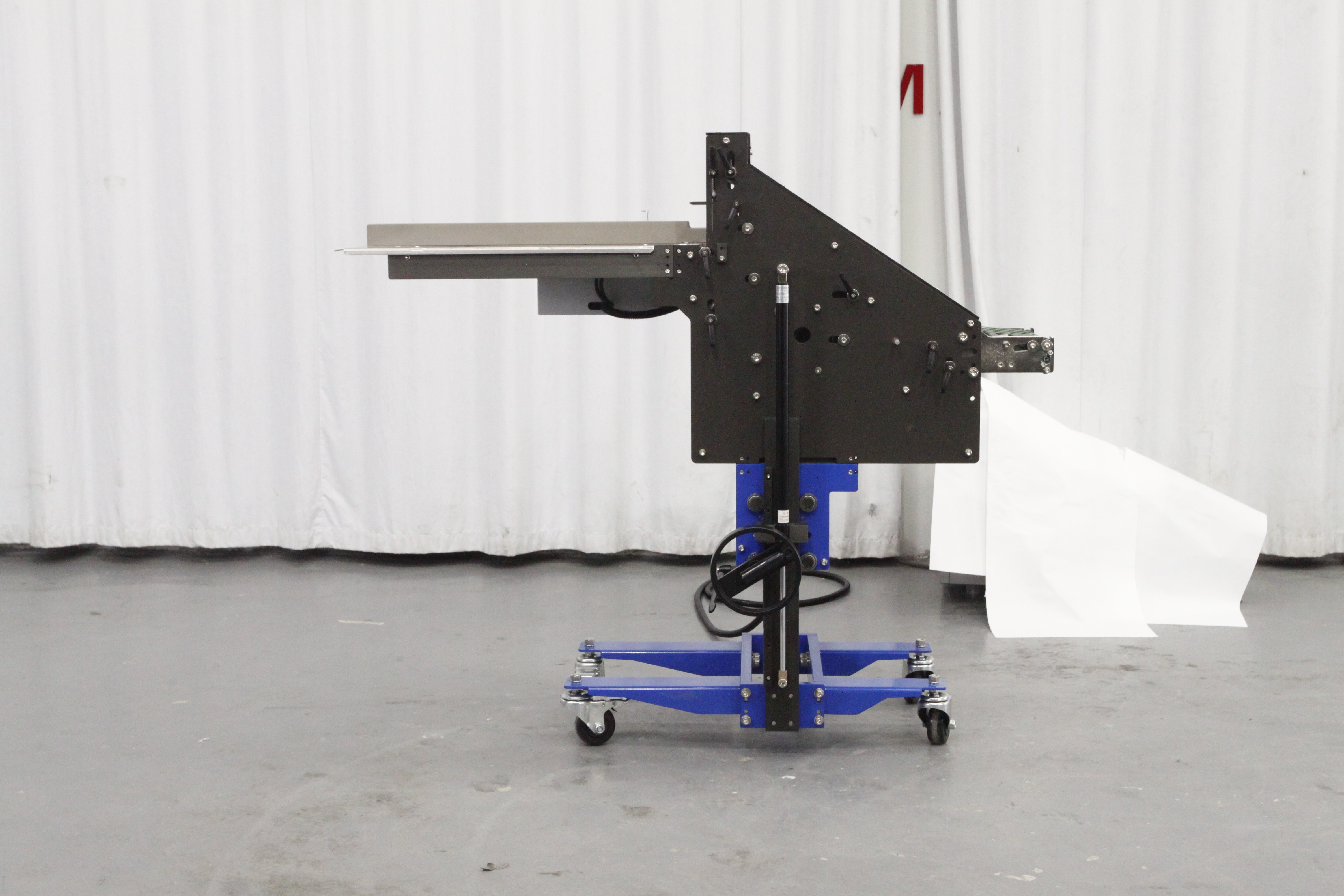 Width 320 Vertical Stacker Machine 220V 250W For Pharmaceutical Outsert Leaflet