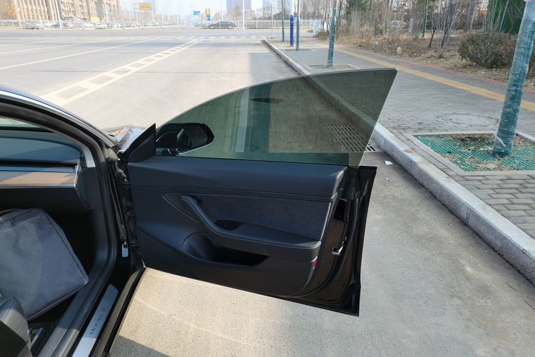 New Energy Battery Power Clean Energy High Speed 225km/H Electric Car